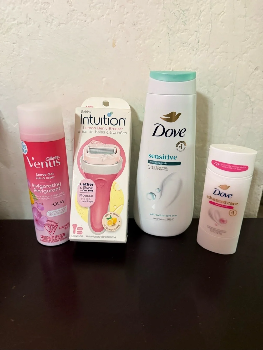 Dove Sensitive Body Wash - Gentle Hydrating Bath Gel (White/Turquoise)